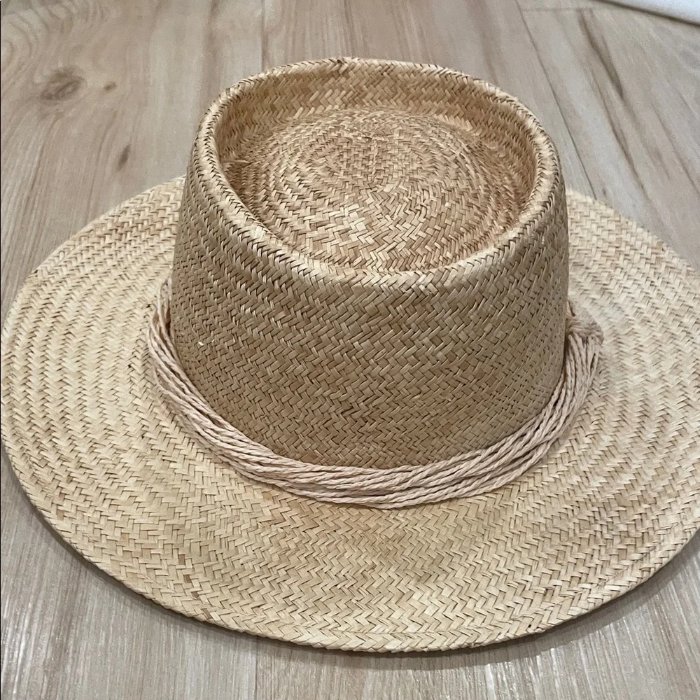 Perfect summer straw hat!Peter Grimm Straw Fedora Hat with Dark Brown Inner Band - Picture 5 of 5